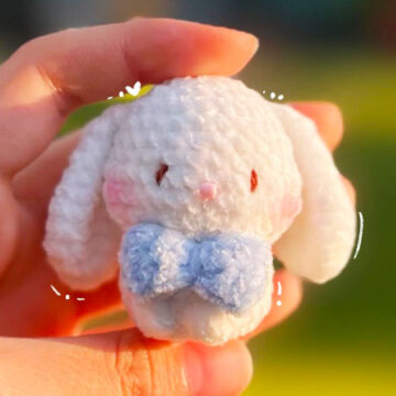 Petit Lapin Porte-clés Amigurumi Modèle PDF Gratuit (1)