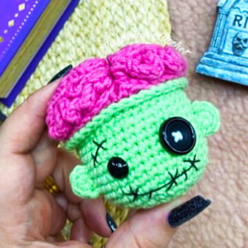 Porte-clés Tommy le Zombie au Crochet Patron Gratuit (1)