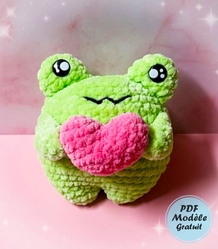 Amigurumi Grenouille tenant un cœur Modèle PDF Gratuit (3)