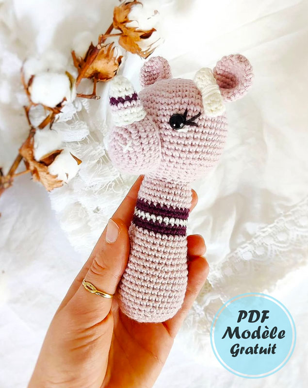Amigurumi Rhinocéros Hochet au Crochet Patron Gratuit (2)