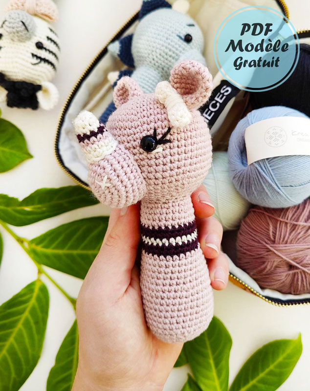 Amigurumi Rhinocéros Hochet au Crochet Patron Gratuit (3)