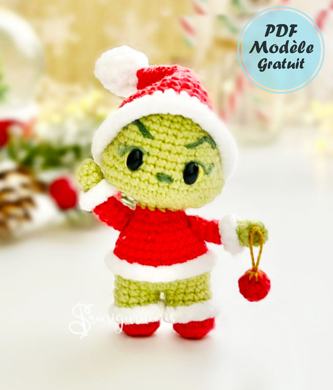 Modèle Amigurumi du Grinch en Costume de Père Noël (2)