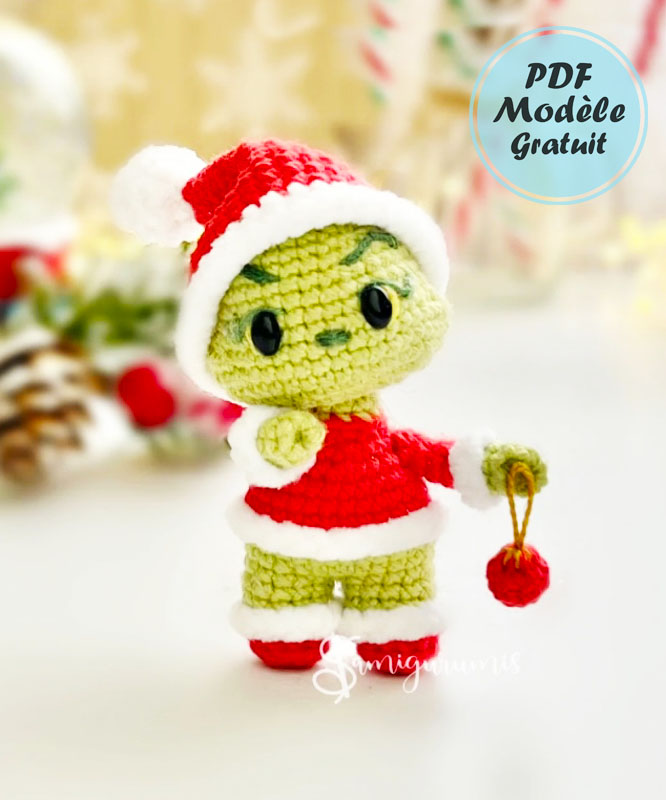 Modèle Amigurumi du Grinch en Costume de Père Noël (3)