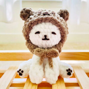 Chat avec Chapeau d’ours Modèle de Crochet Gratuit (1)
