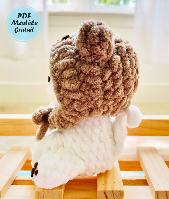 Chat avec Chapeau d’ours Modèle de Crochet Gratuit (3)