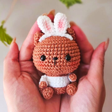 Écureuil amigurumi avec bandeau à oreilles de lapin (3)