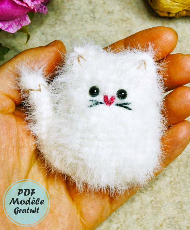 Modèle PDF d’amigurumi du petit chat blanc tout doux (2)