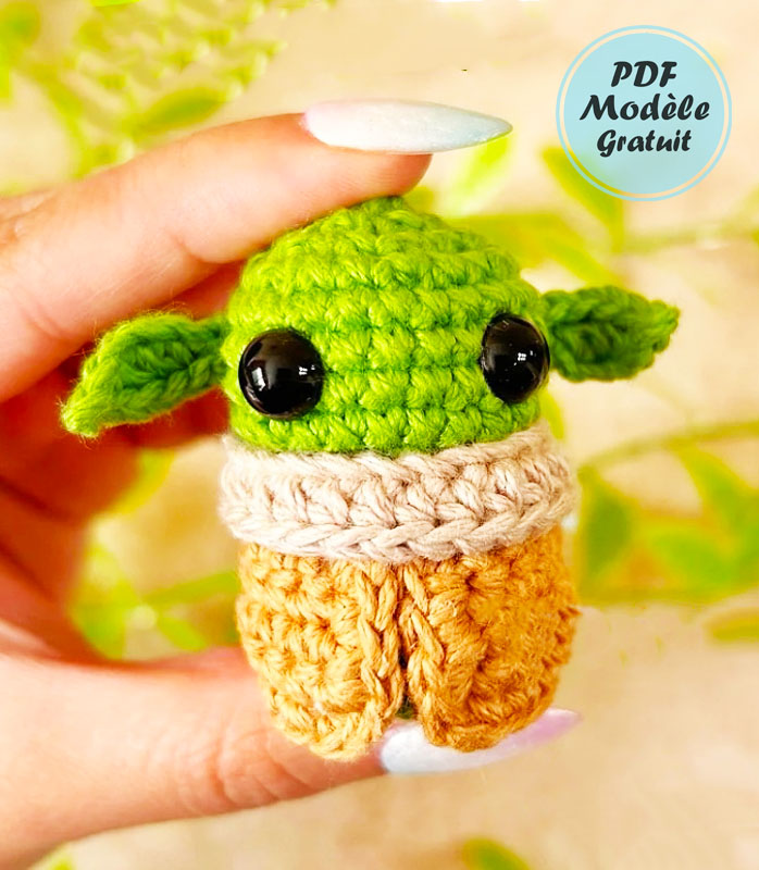 Bébé Yoda Porte-clés au Crochet PDF Patron Gratuit (3)