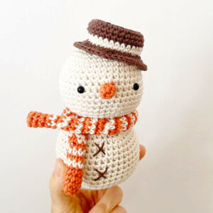 Bonhomme de Neige Adam au Crochet Patron Gratuit (1)