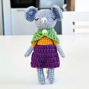 Modèle au crochet de Madame Souris avec poncho (1)