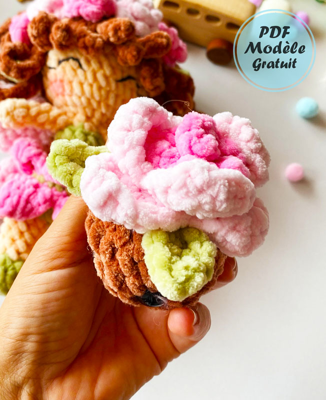 Modèle gratuit de porte-clés au crochet Bébé Pousse (2)