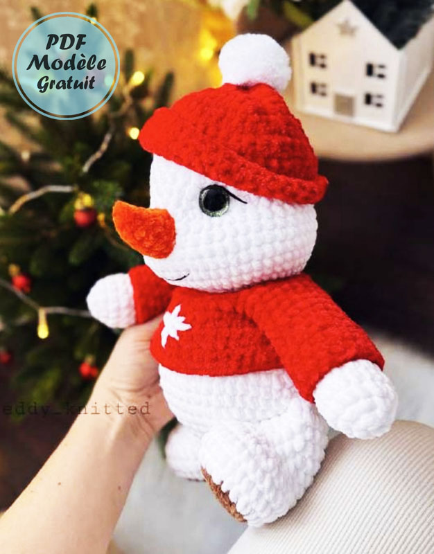 Bonhomme de Neige en Costume de Noël Amigurumi (1)